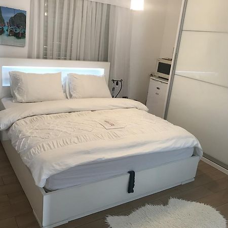 Ferienwohnung Charming Unit With Pool And Great Amenities Rischon LeZion Exterior foto